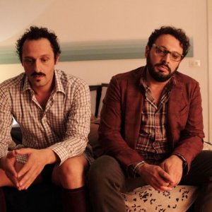 Stai lontana da me: Fabio Troiano con Enrico Brignano in una scena della commedia