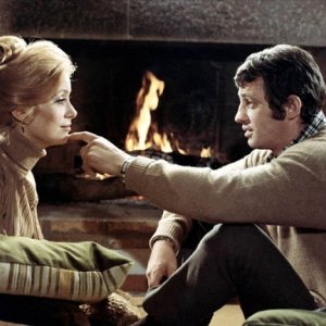 Catherine Deneuve e Jean-Paul Belmondo in una scena del film La mia droga si chiama Julie