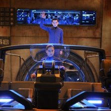 Ender's Game: Hailee Steinfeld con Asa Butterfield in una scena del film fantascientifico