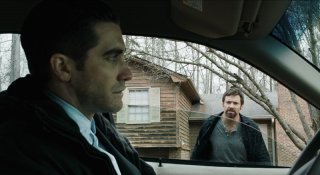 Prisoners: Jake Gyllenhaal e Hugh Jackman in un'immagine tratta dal film