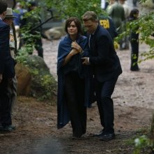 The Blacklist: Megan Boone e Diego Klattenhoff in una foto di scena dell'episodio The Stewmaker