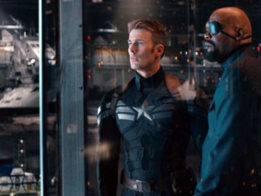Captain America: The Winter Soldier: Chris Evans e Samuel L. Jackson in una scena del film