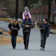Prisoners: Hugh Jackman, Maria Bello e la piccola Erin Gerasimovich in una scena del film