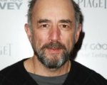 Bones: Richard Schiff e McKayla Maroney guest star