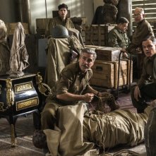 The Monuments Men: George Clooney, Matt Damon e John Goodman in una scena del film