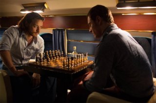 X-Men: Giorni di un futuro passato: Michael Fassbender e James McAvoy giocano a scacchi