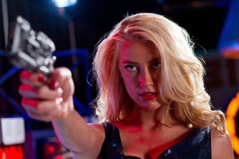 Amber Heard Prende La Mira In Una Scena Di Machete Kills 289953