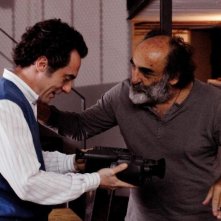 Elio Germano in una scena de L'ultima ruota del carro con Alessandro Haber