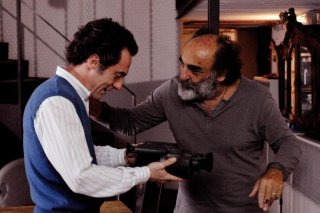 Elio Germano in una scena de L'ultima ruota del carro con Alessandro Haber