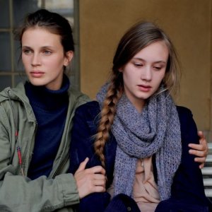 Giovane e bella: Marine Vacth in una scena del film insieme a Jeanne Ruff
