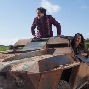 Machete Kills: Danny Trejo con Demian Bichir in una scena del film