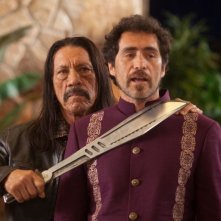 Machete Kills: Danny Trejo minaccia Demian Bichir in una scena del film