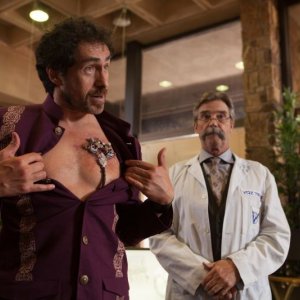 Machete Kills: Demian Bichir in una scena
