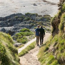 Questione di tempo: Domhnall Gleeson con Bill Nighy in una panoramica scena del film