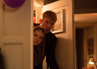 Questione di tempo: Domhnall Gleeson con Lydia Wilson in una scena