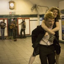 Questione Di Tempo Domhnall Gleeson Insieme A Rachel Mcadams In Una Divertente Scena Del Film 290004