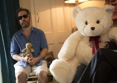Questione di tempo: Tom Hollander in una scena tratta dal film