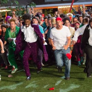 Un weekend da bamboccioni 2: Kevin James, Adam Sandler, David Spade e Chris Rock in una bizzarra scena del film