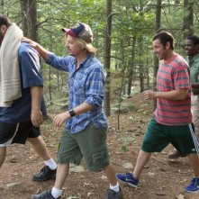 Un weekend da bamboccioni 2: Kevin James, Adam Sandler, David Spade e Chris Rock nel bosco in una scena