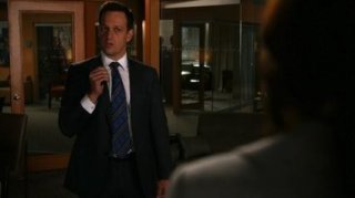 The Good Wife: Josh Charles in una scena dell'episodio Hitting the Fan