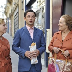 Hélène Vincent, Bernadette Lafont, Guillaume Gouix in Attila Marcel