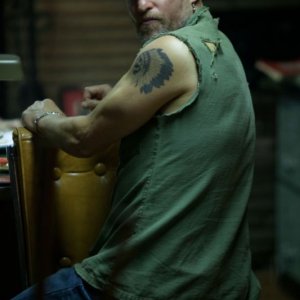 Out of the Furnace: Woody Harrelson in una scena