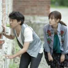 Seventh Code: Atsuko Maeda e Ryôhei Suzuki in una scena del film