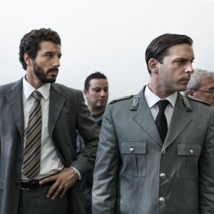 Come il vento: Francesco Scianna con Enrico Silvestrin in una scena