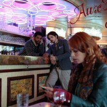 Il paradiso degli orchi: Raphaël Personnaz e Bérénice Béjo in una scena del film