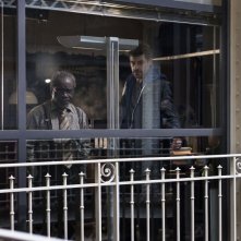 Il paradiso degli orchi: Thierry Neuvic con Marius Yelolo in una scena