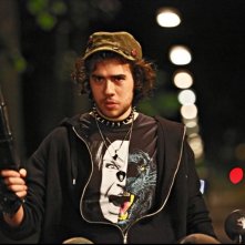 Fuga di cervelli: Andrea Pisani in una scena nei panni di Alonso