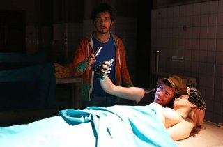 Fuga di cervelli: Paolo Ruffini con Andrea Pisani in una scena