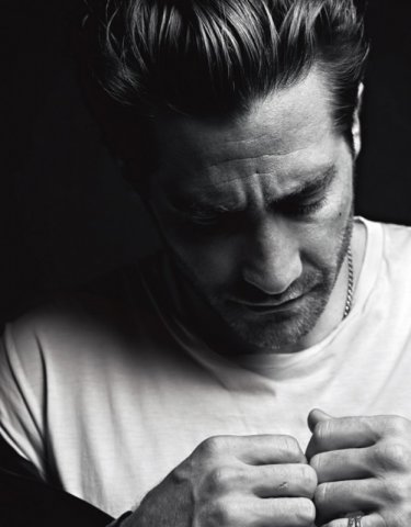 Jake Gyllenhaal in un photoshoot sul magazine VMan