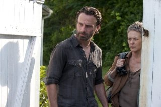 The Walking Dead: Andrew Lincoln e Melissa McBride nell'episodio Indifferenza