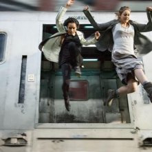 Divergent: Shailene Woodley e Zoe Kravitz saltano da un treno in corsa