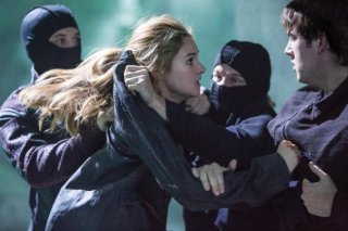 Divergent: Shailene Woodley in un drammatico e concitato momento