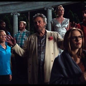 Gods Behaving Badly: Alicia Silverstone, Christopher Walken, Sharon Stone ed Edie Falco in una scena
