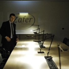 Il venditore di medicine: Claudio Santamaria in una scena del film