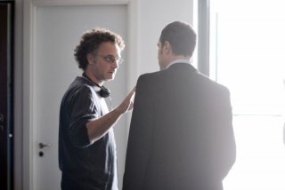Il venditore di medicine: il regista Antonio Morabito sul set con Claudio Santamaria