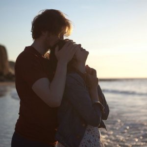 Juliette: la protagonista Astrid Bergès-Frisbey in una scena con Yannik Landrein