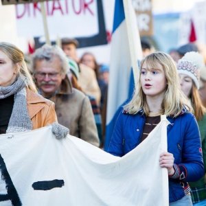 Nobody Owns Me: Tanja Lorentzon	con Saga Samuelsson in una scena