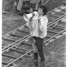 Non ci resta che piangere: Massimo Troisi dirige sul set (foto di MARIO TURSI)