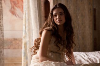 Romeo & Juliet: Hailee Steinfeld è Giulietta in una scena del film