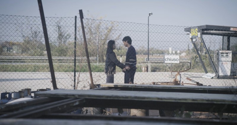 Se chiudo gli occhi non sono più qui: Hazel Morillo e Mark Manaloto in una scena