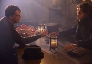 Sleepy Hollow: John Noble e Tom Mison nel sesto episodio della prima stagione The Sin Eater