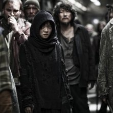 Snowpiercer: Ko Ah-sung è Yona in una scena del film
