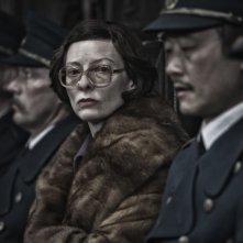 Snowpiercer: Tilda Swinton in una scena del film