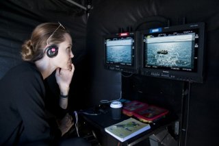 Unbroken: Angelina Jolie intenta a riguardare i giornalieri