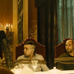 Hugo Silva, Jaime Ordoñez. Carolina Bang e Mario Casas in una scena de Las brujas de Zugarramurdi