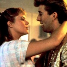 Kathleen Turner e Nicolas Cage in una scena del film Peggy Sue si é sposata